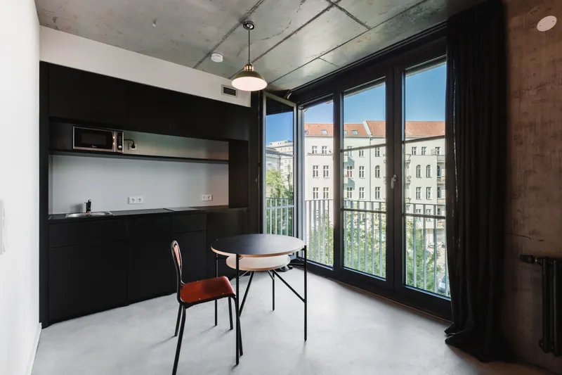 Neon Wood Student Housing - Deluxe Balcony Apartment am Frankfurter Tor — photo 1